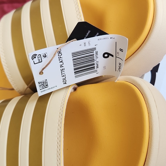 Adilette platform performance slide in sand size mens 9 women's 10.5 - Picture 3 of 5